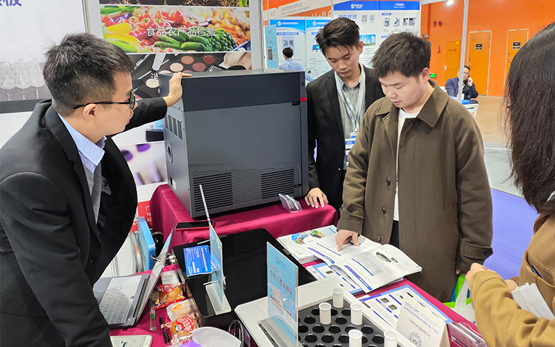 微波消解儀、智能石墨消解儀和實(shí)驗(yàn)電熱板